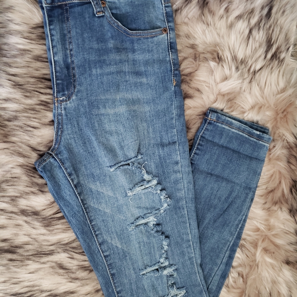 Super high-rise Bluenotes rip Jeans